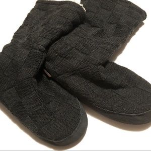 Muk Luks Slippers Knit with Soft lining